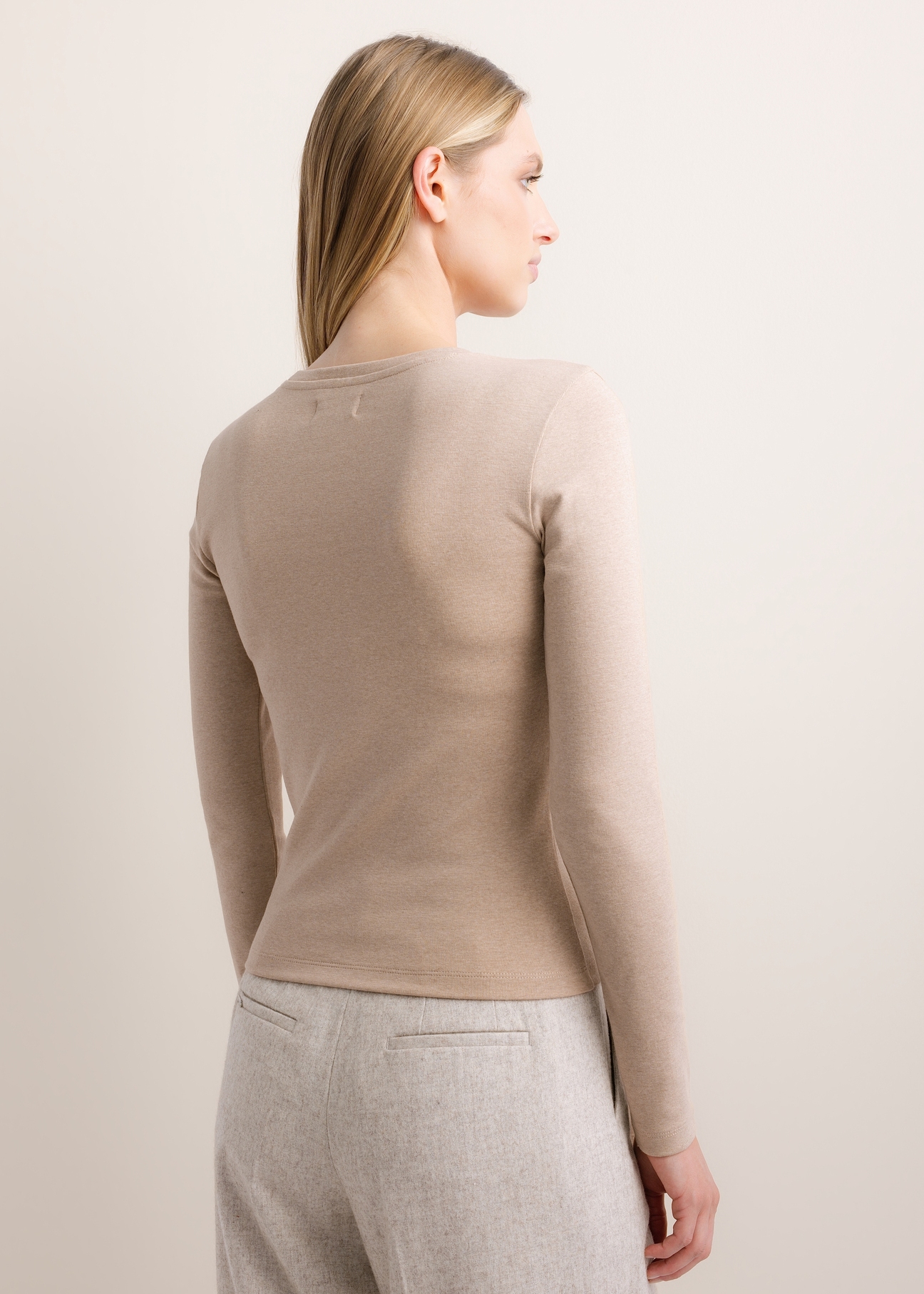 Jasnobeżowy bawełniany longsleeve damski LSLDT-0061-1J(Z26)