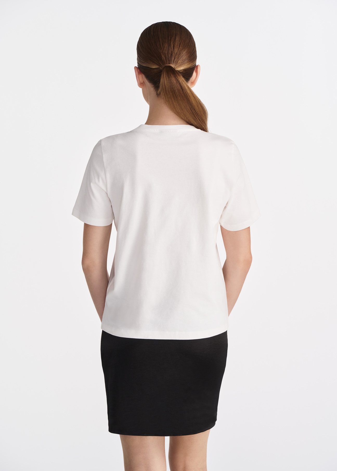 Kremowy T-shirt damski z logo TSHDT-0137-12(W25)-03