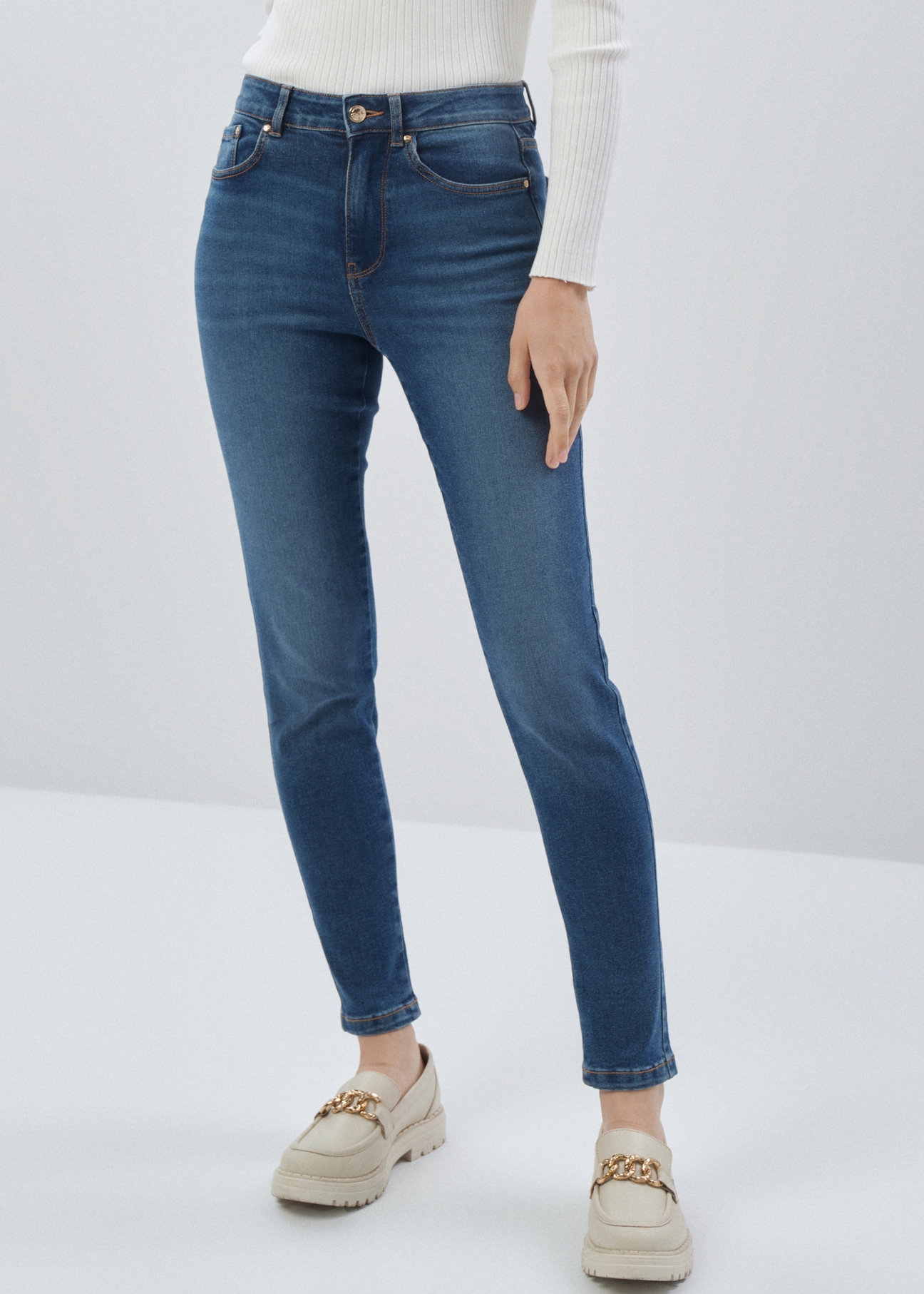 Granatowe spodnie jeansowe damskie JEADT-0010-69(Z23)-01