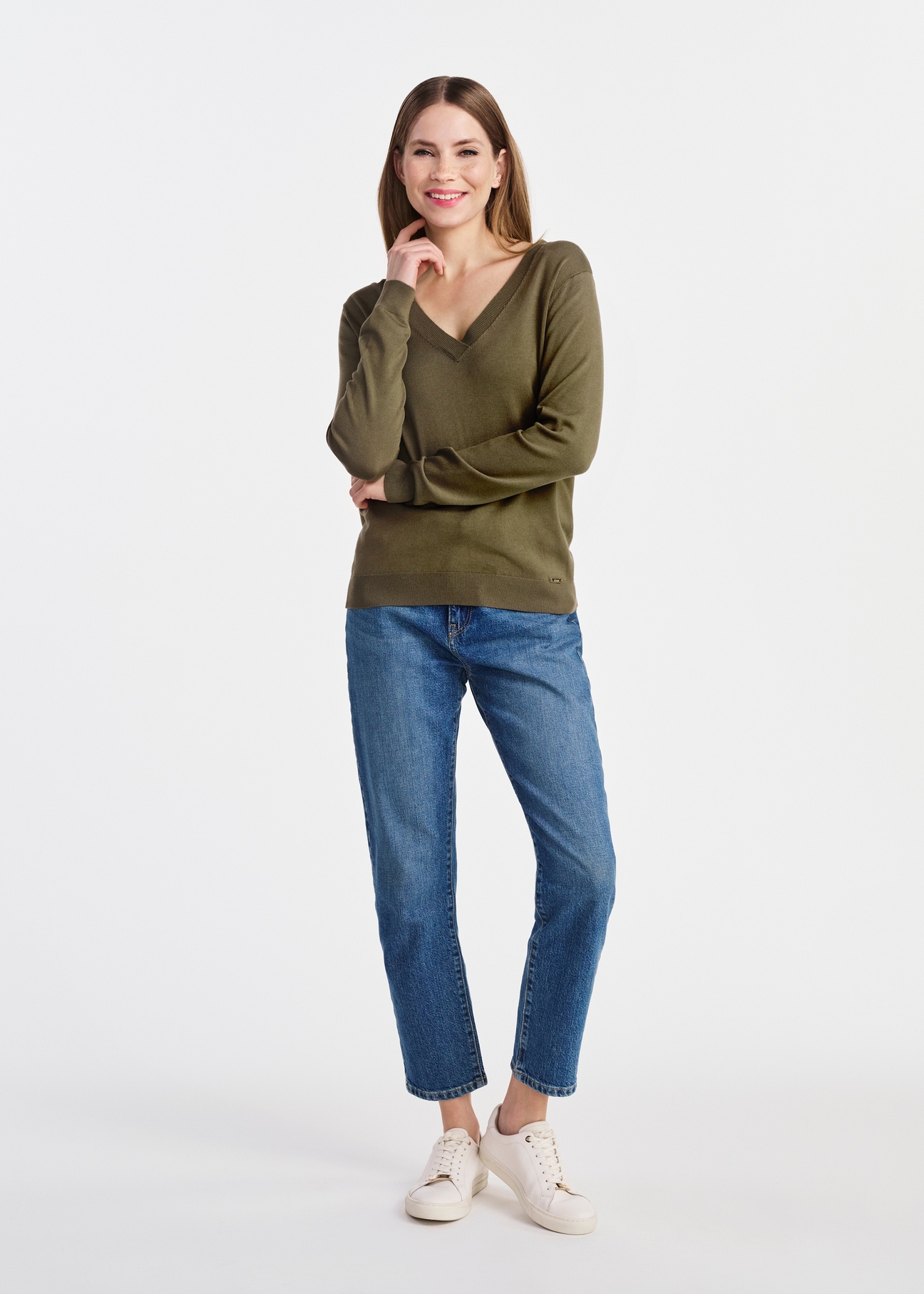 Sweter damski z dekoltem V-neck w kolorze khaki SWEDT-0201-54(W25)-01