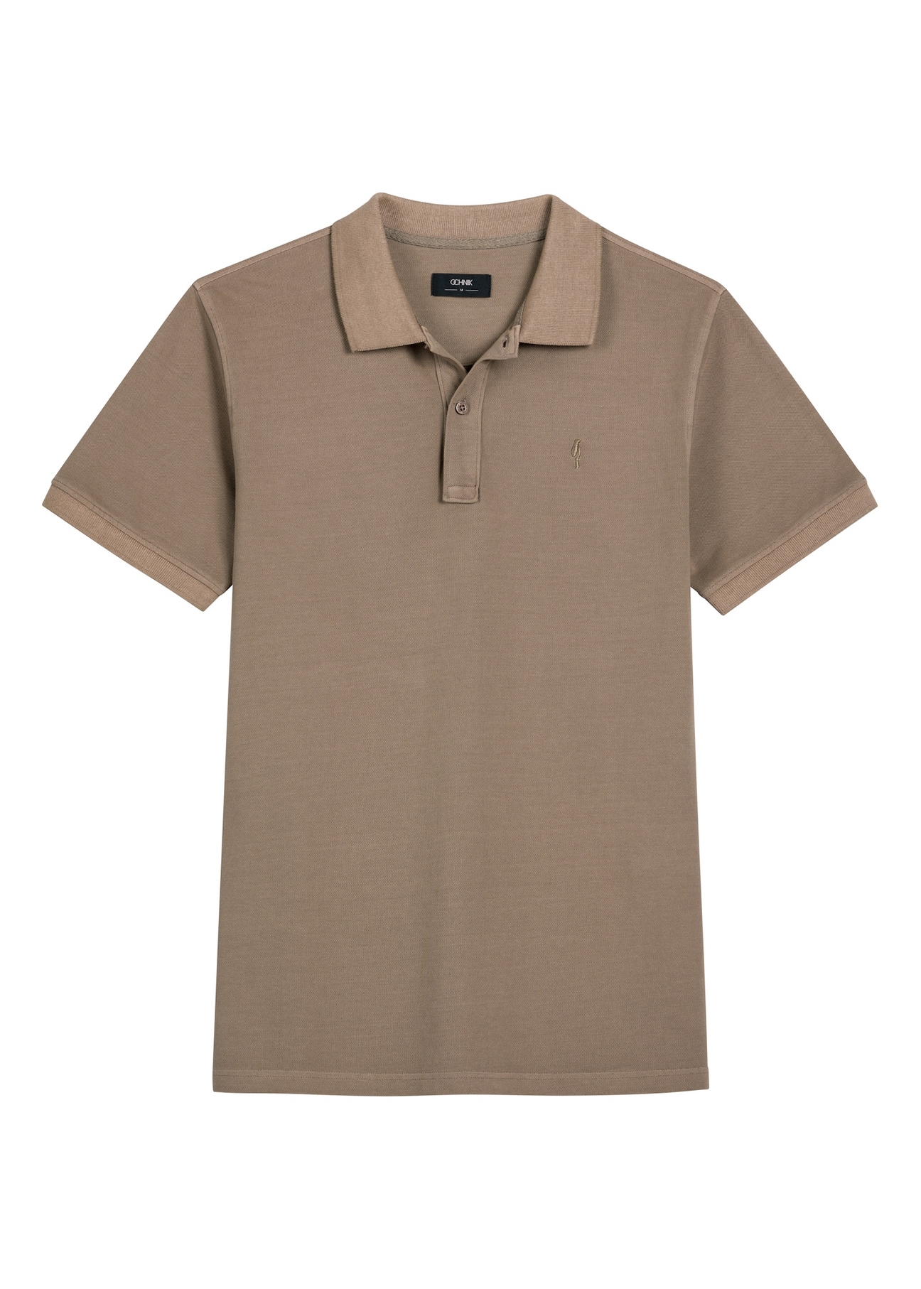 Męska koszulka polo w kolorze camelu POLMT-0055A-1D(W26), widok produktu z przodu na białym tle.