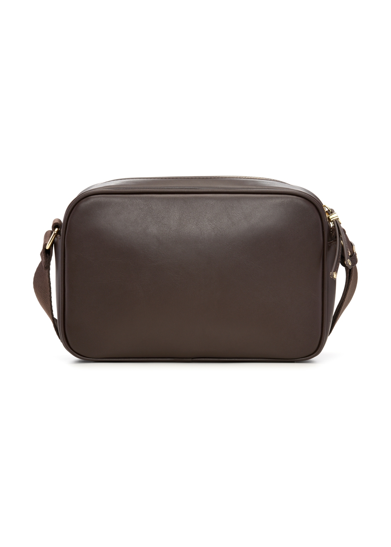 Brązowa torebka damska z monogramem TOREC-1290-1I(Z26), widok produktu od tyłu na białym tle.