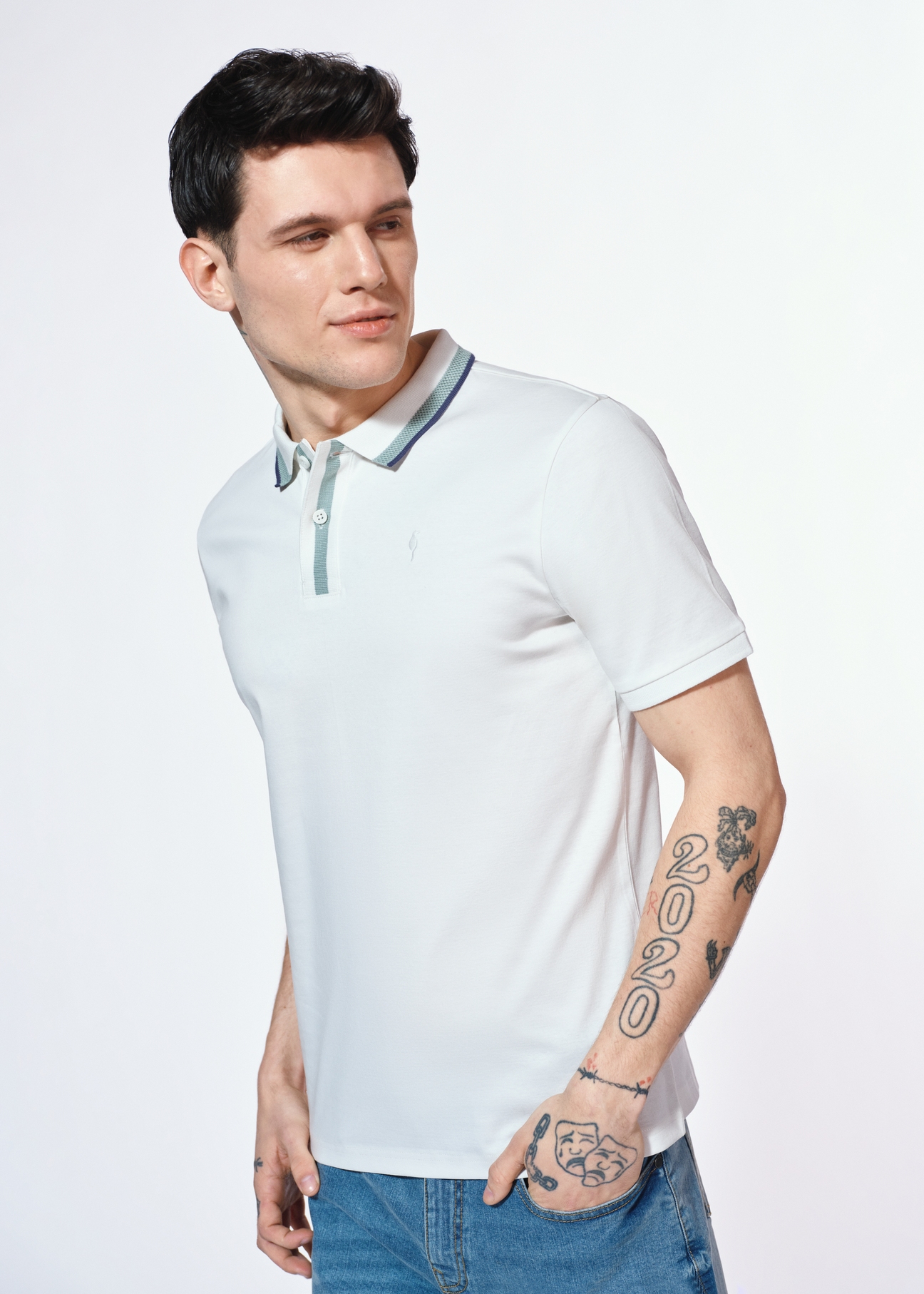 Biała koszulka polo z bawełny POLMT-0080-11(W25)-02