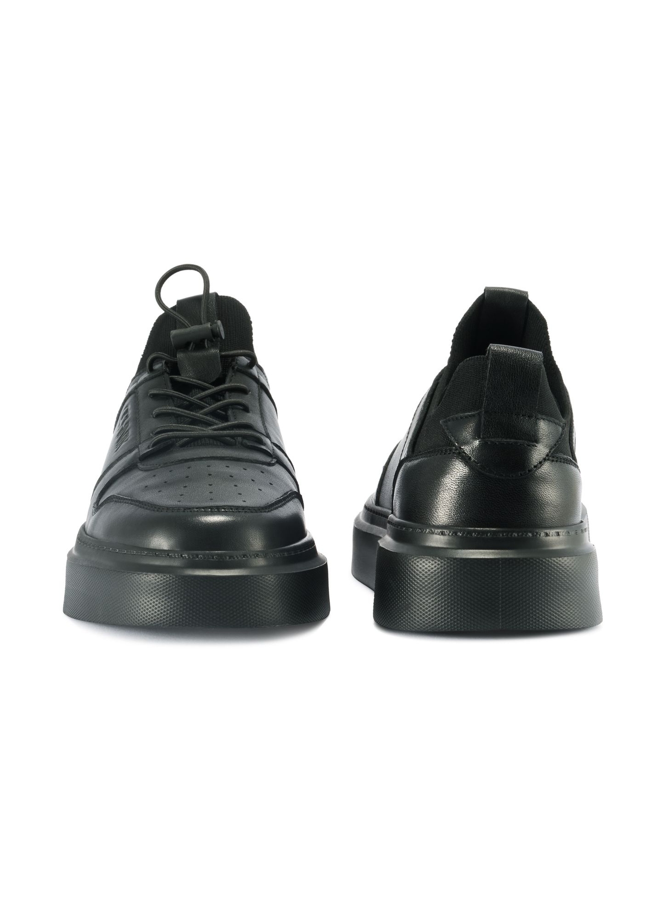 Czarne skórzane sneakersy męskie BUTYM-0509-99(Z25) - widok produktu z przodu i z tyłu na białym tle.
