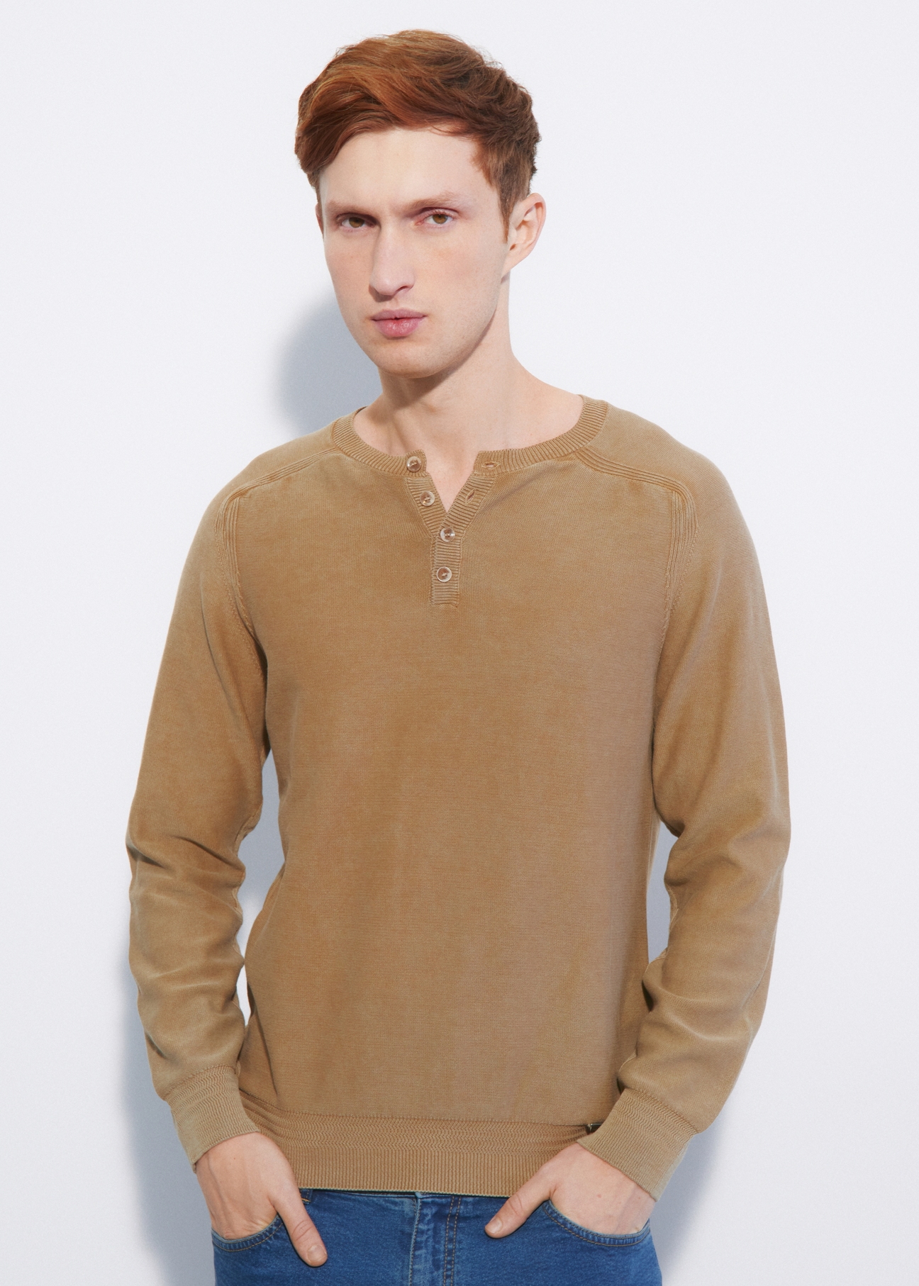 Brązowy sweter męski z guzikami SWEMT-0130-24(W23)-01