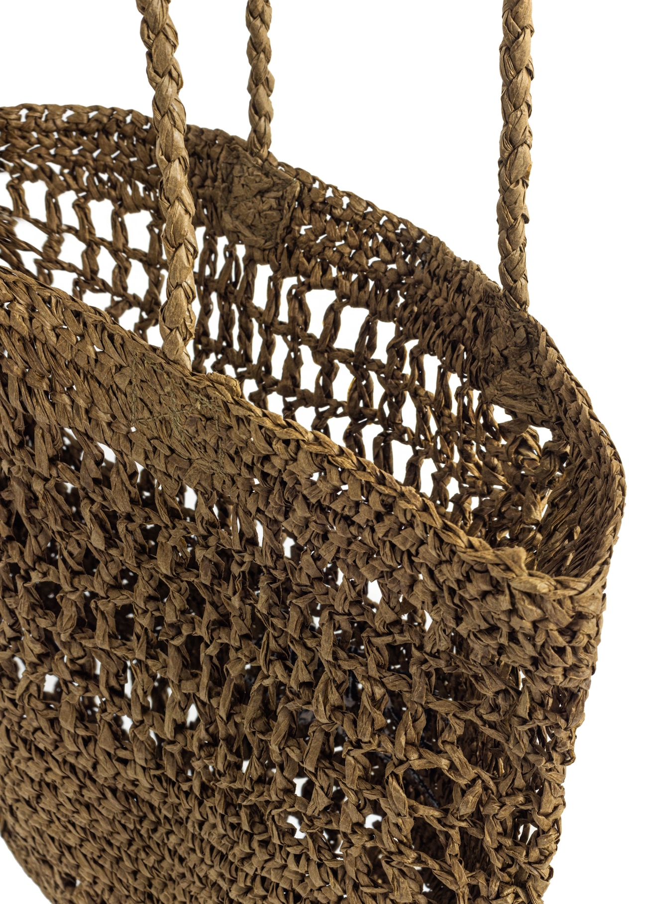 Słomkowa khaki torebka shopper damska TOREC-0924A-55(W25), zbliżenie na detal produktu na białym tle.