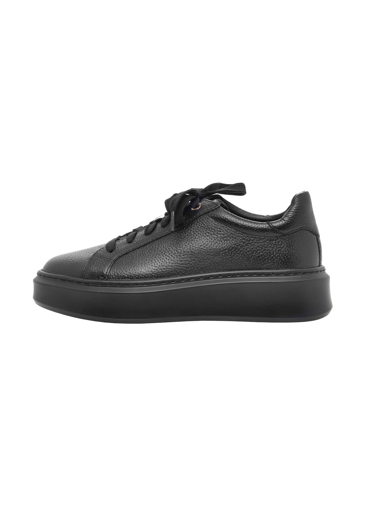 Skórzane buty damskie w kolorze czarnym BUTYD-1284-9I(Z26), widok produktu z boku na białym tle.