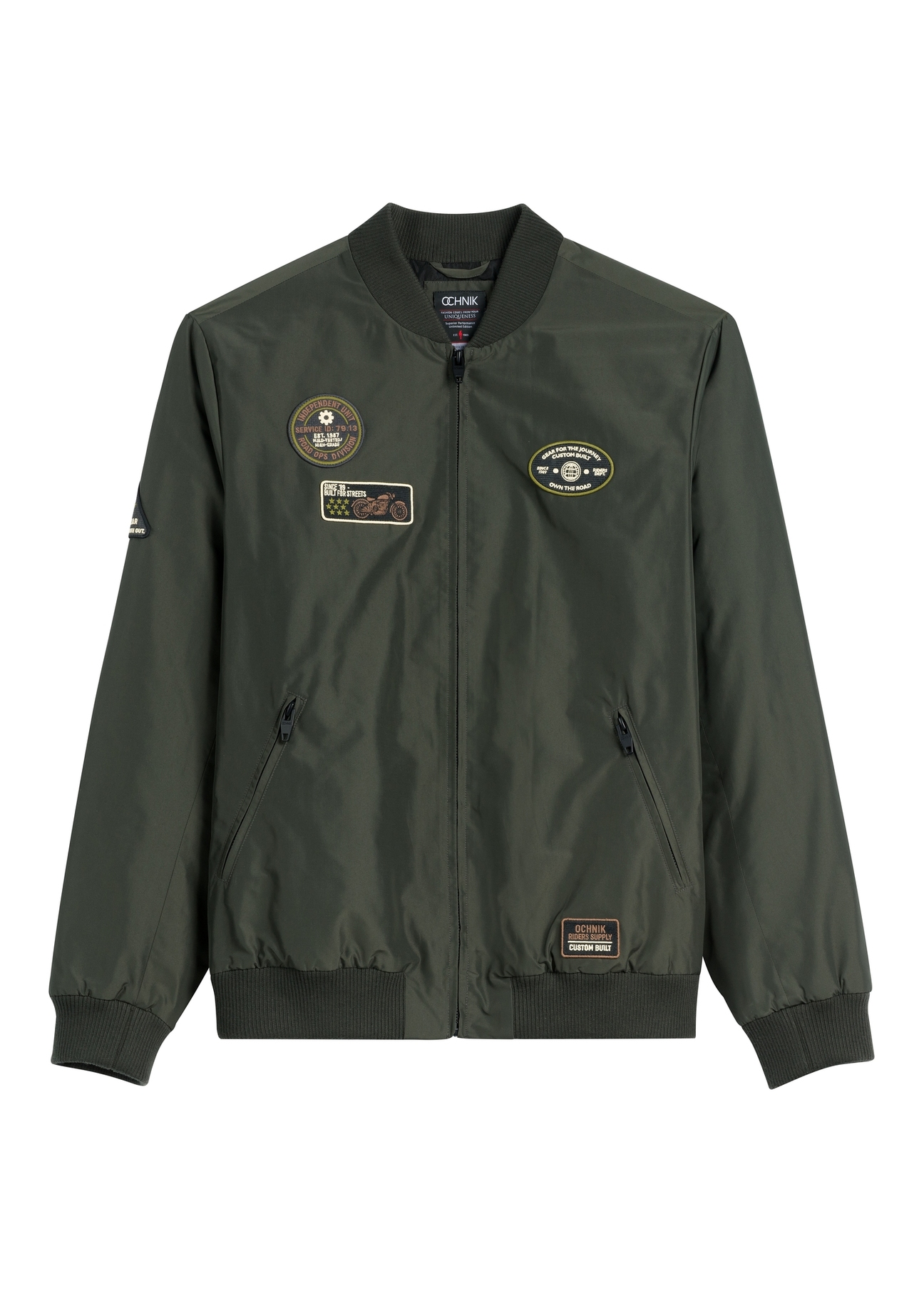 Kurtka bomberka męska w kolorze khaki KURMT-0413A-8D(W26) - widok produktu z przodu, na jasnym tle. 