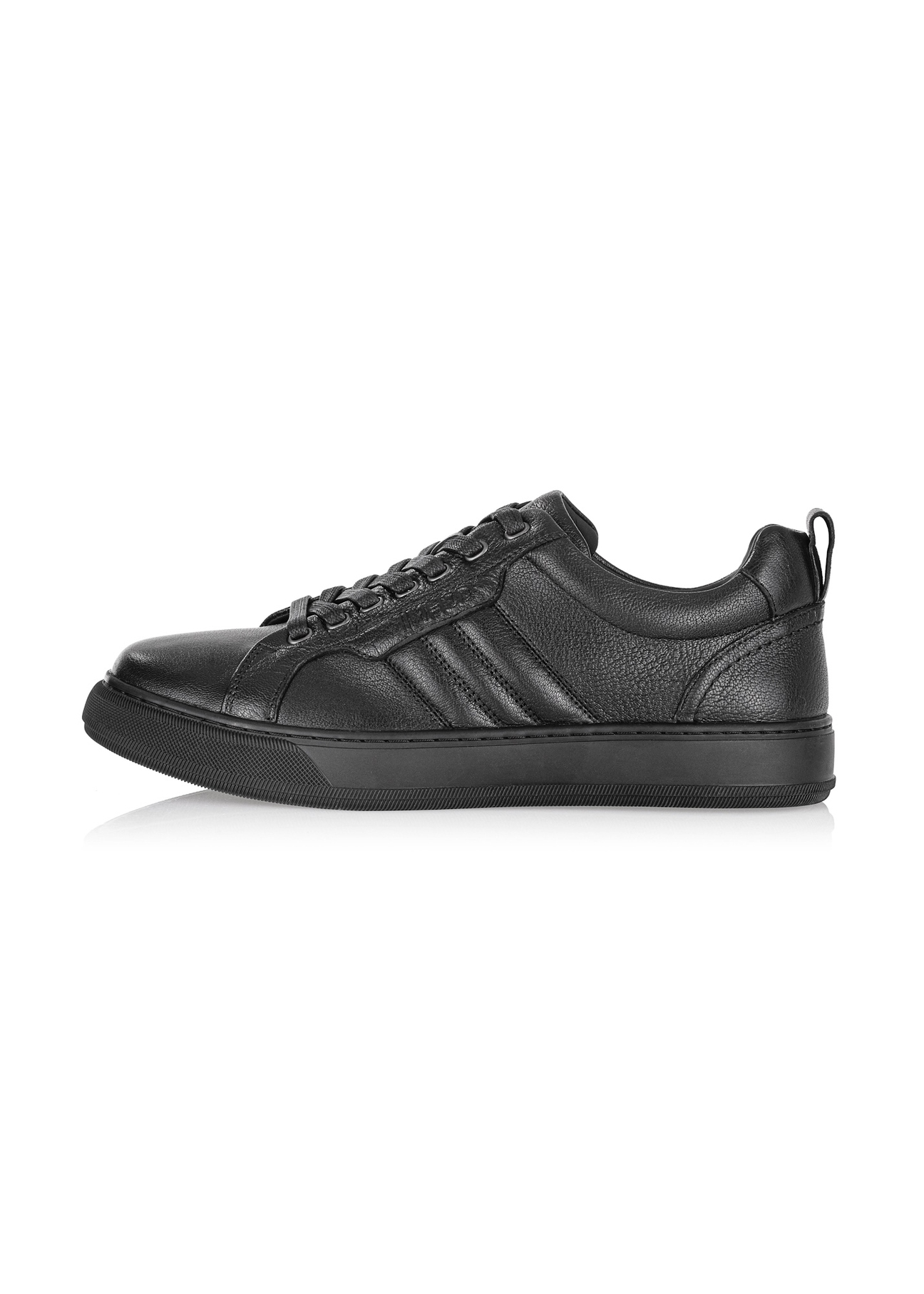 Czarne skórzane sneakersy męskie BUTYM-0465-99(Z26)