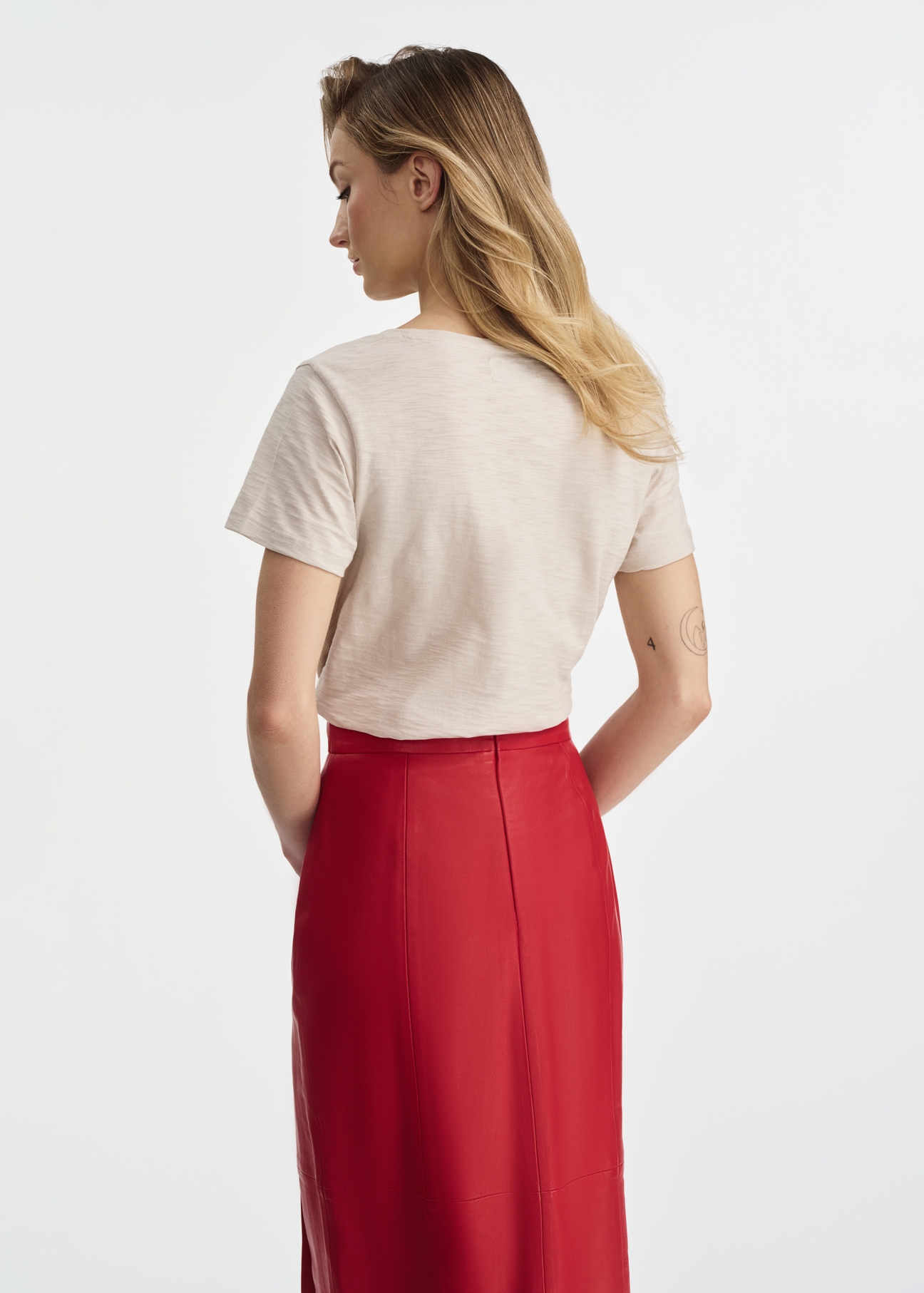 Bawełniany jasnobeżowy T-shirt damski TSHDT-0135-80(W25)-03