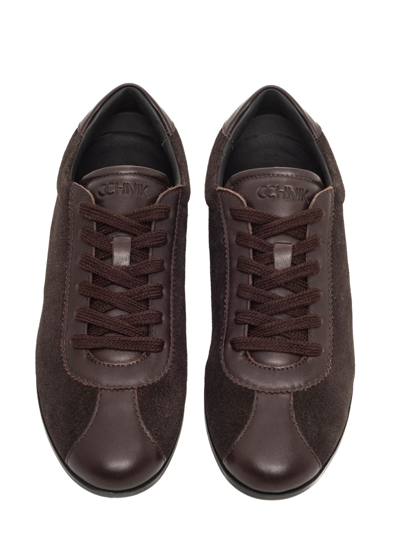 Ciemnobrązowe skórzane sneakersy damskie BUTYD-1293-1I(Z26) - widok produktu z góry, na białym tle. 