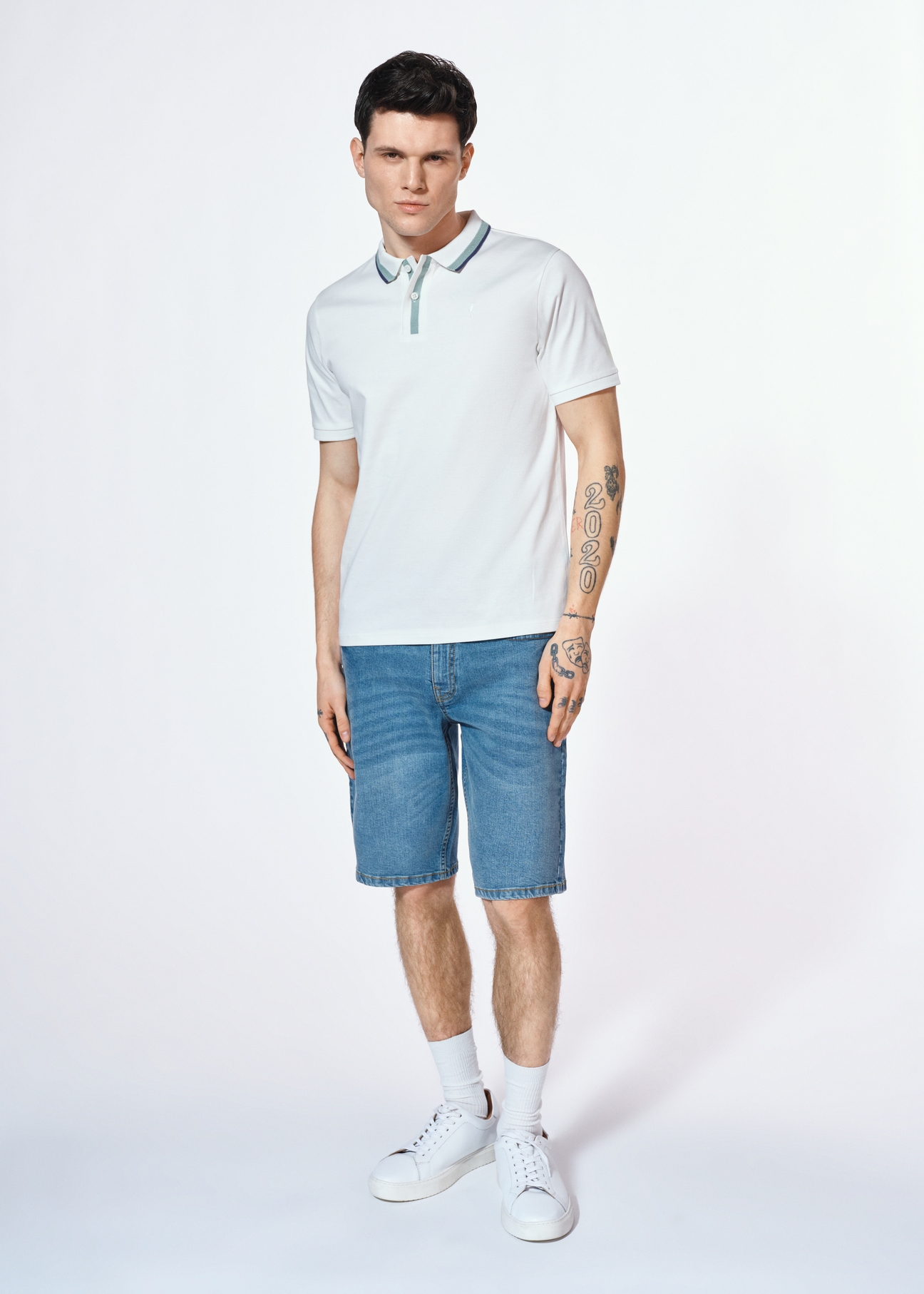 Biała koszulka polo z bawełny POLMT-0080-11(W25)-01