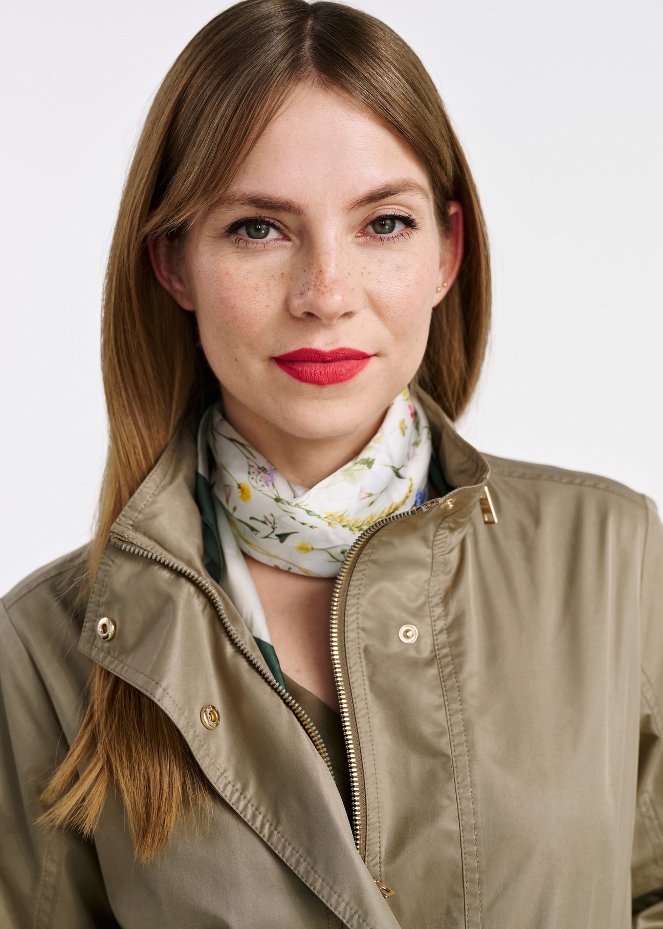 Oliwkowa kurtka parka damska KURDT-0559-57(W25)-03