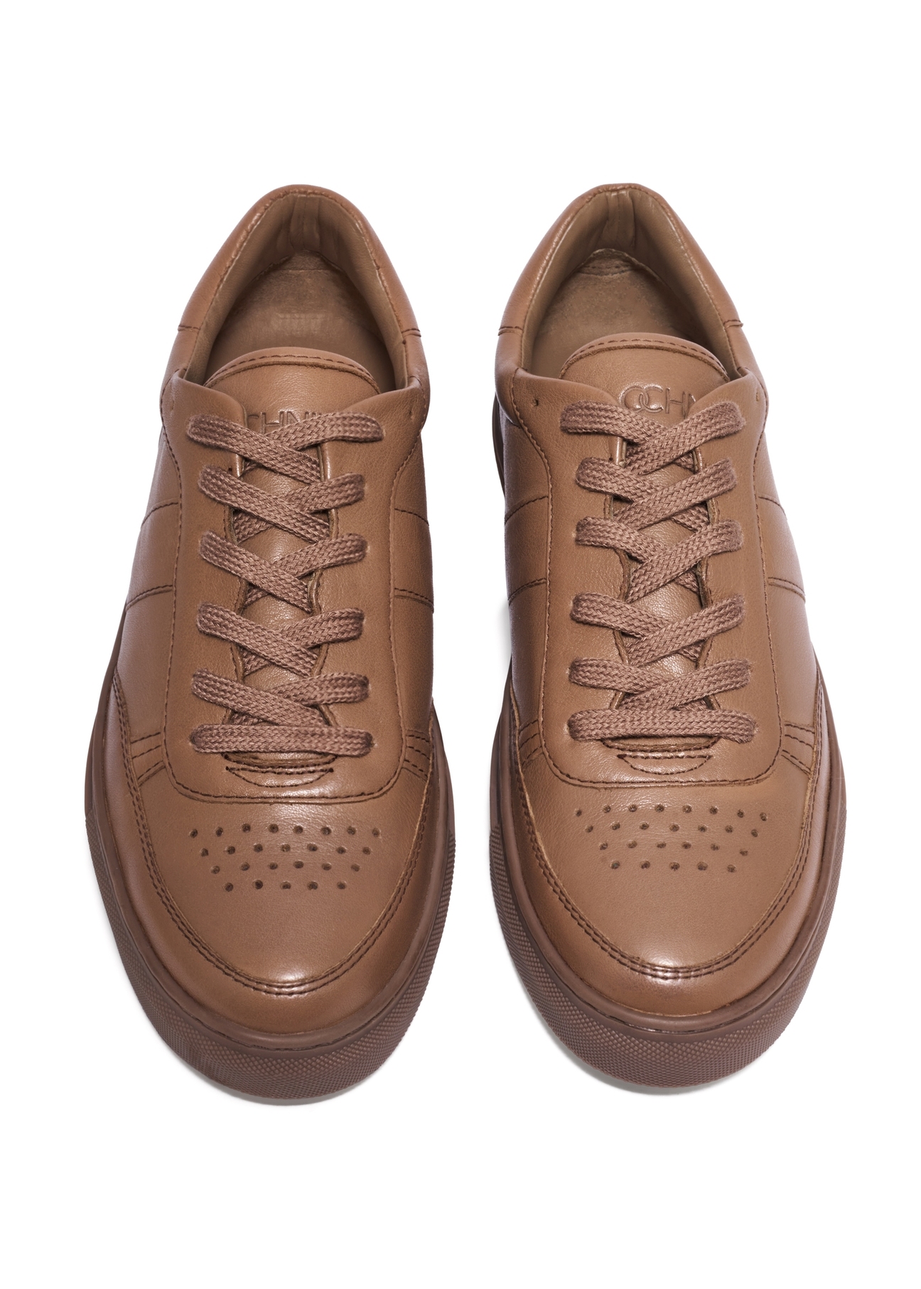 Skórzane sneakersy damskie w kolorze chłodnego beżu BUTYD-1294-1K(Z26), widok produktu z przodu na białym tle.