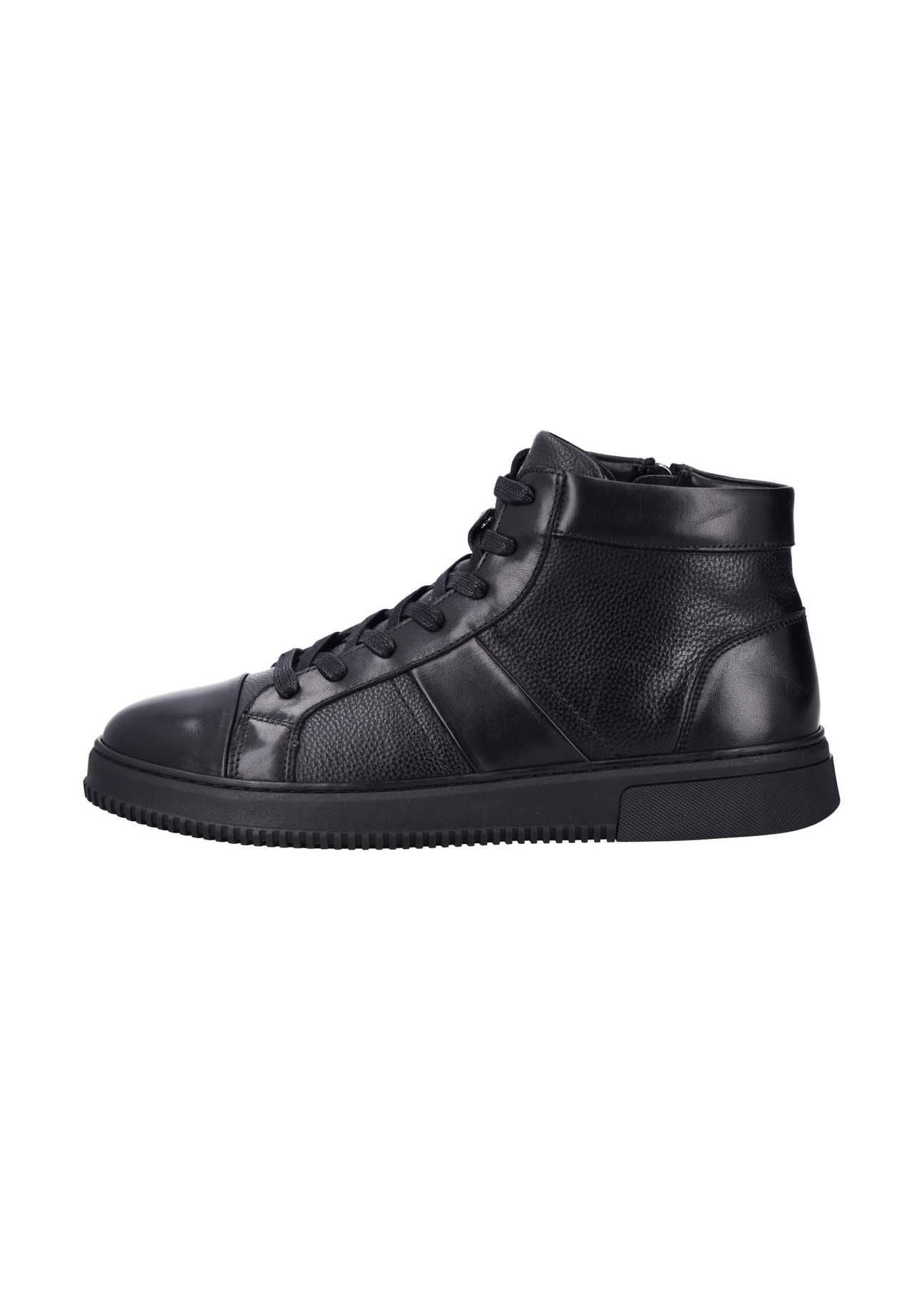 Czarne skórzane buty sportowe BUTYM-0568-99(Z26), widok produktu z boku na białym tle.