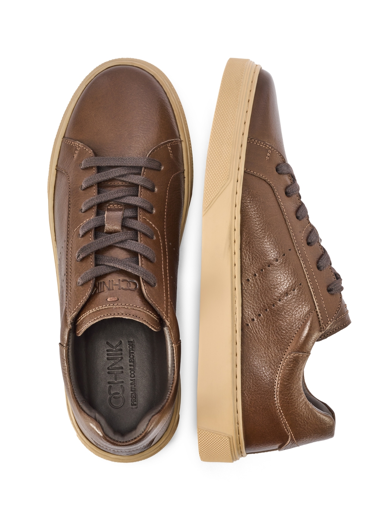 Ciemnobrązowe skórzane sneakersy męskie BUTYM-0486-1I(W26) - widok produktu z góry, na białym tle.