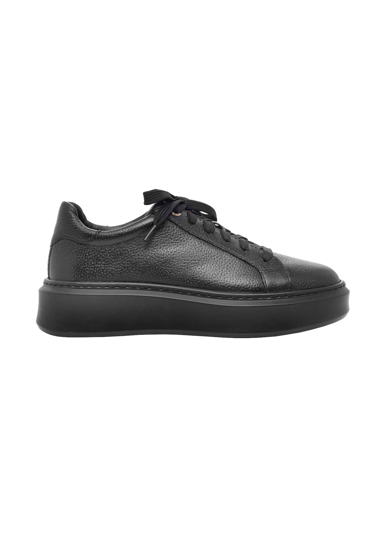 Skórzane buty damskie w kolorze czarnym BUTYD-1284-9I(Z26), widok produktu z boku na białym tle.