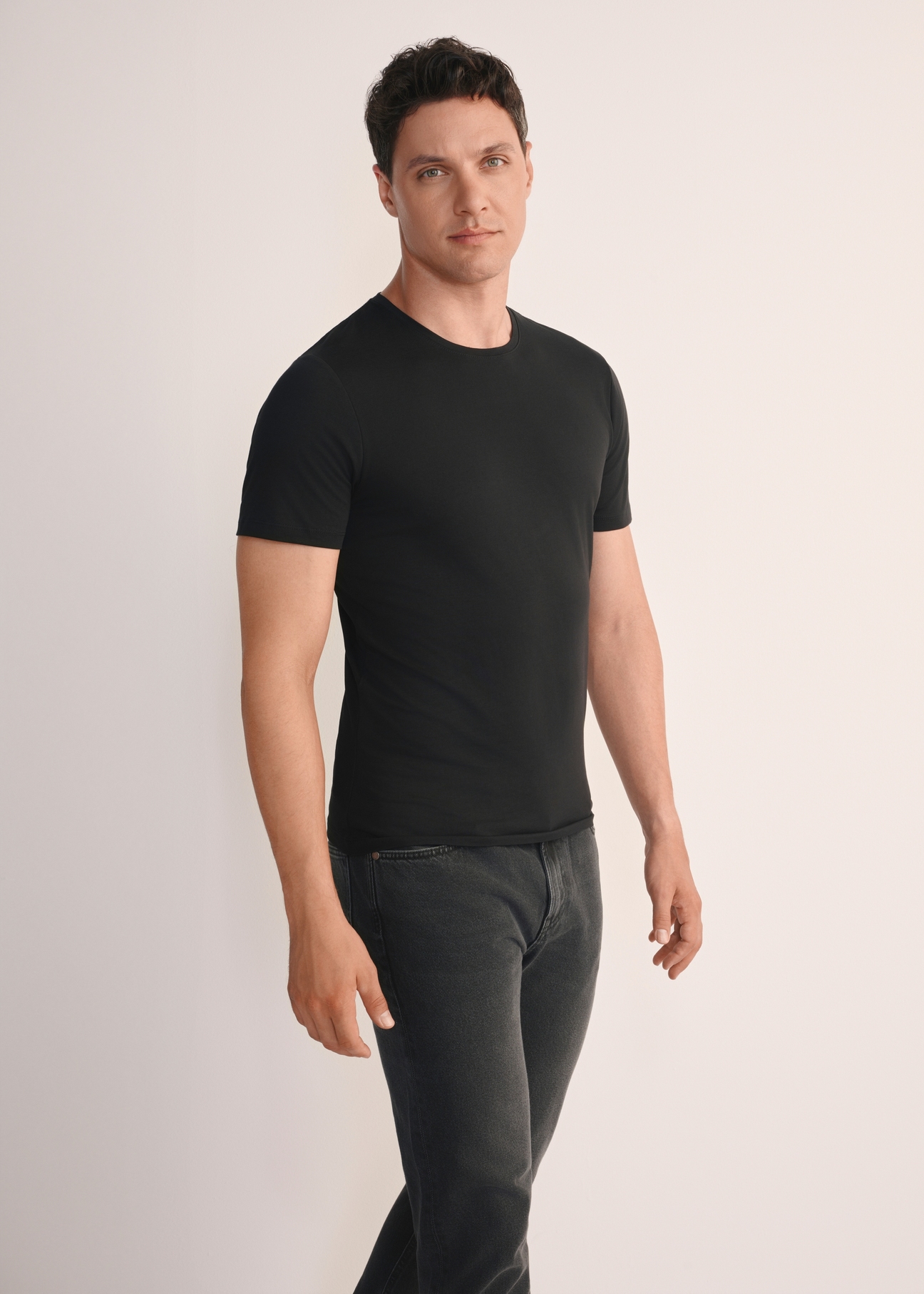 Czarny basic T-shirt męski  z logo TSHMT-0091-99(KS)