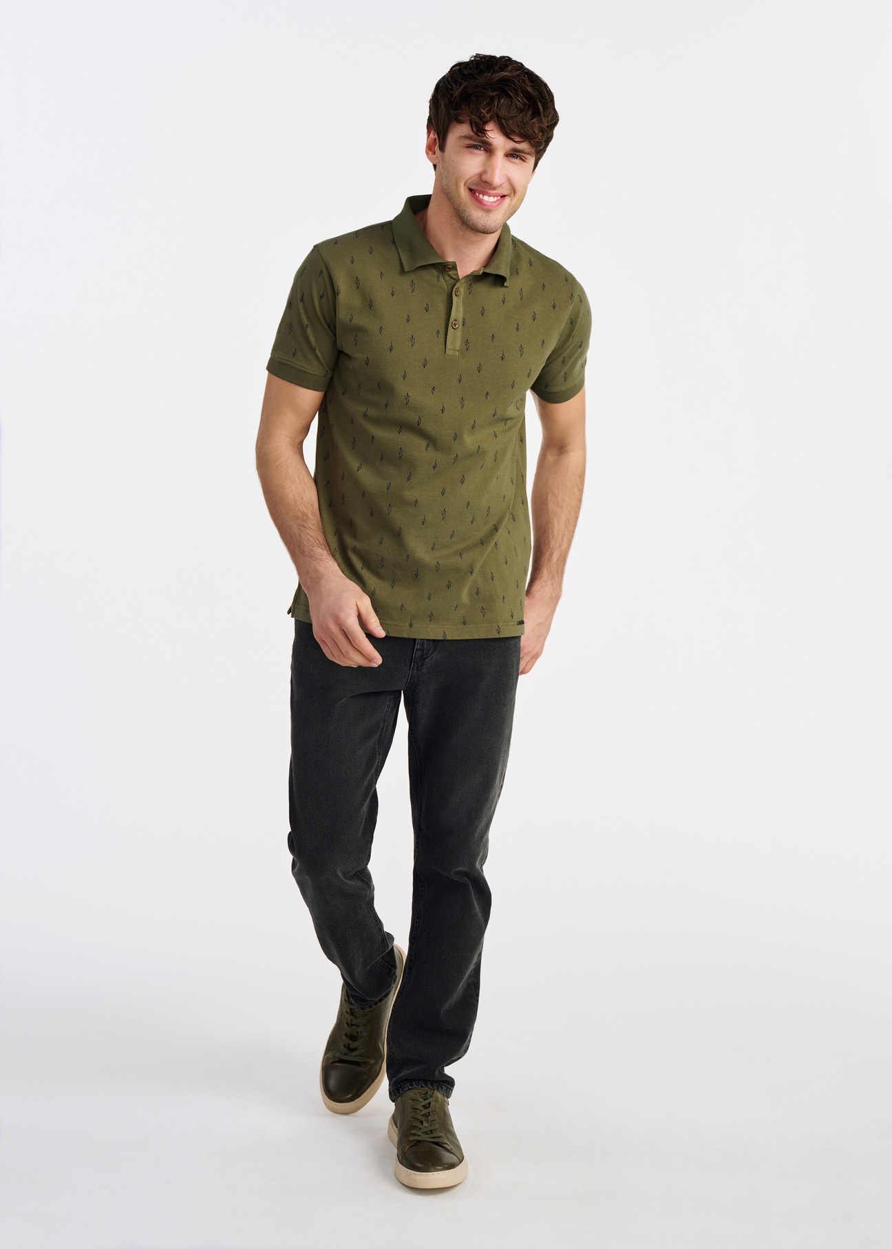 Koszulka polo khaki we wzory POLMT-0081-55(W25)-02