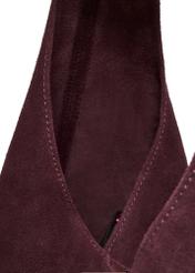 Bordowa zamszowa torebka shopper TORES-1403-4D(Z26) - zbliżenie na detal, na białym tle. 
