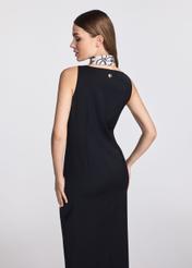 Czarna długa dopasowana sukienka SUKDT-0214-99(W25)-04