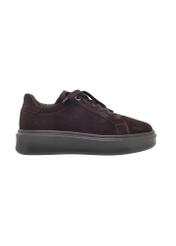 Zamszowe buty damskie w kolorze ciemnobrązowym BUTYD-1284-1I(Z26), widok produktu z boku na jasnym tle.