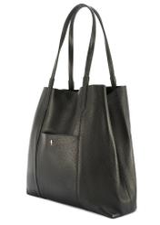 Czarna duża skórzana torebka shopper TORES-1212-9I(W26) - widok produktu po skosie, na białym tle.