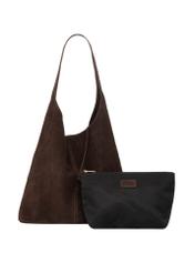 Brązowa zamszowa torebka shopper TORES-1403-1H(Z26). Widok od przodu z kosmetyczką na białym tle.