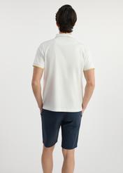 Kremowa koszulka polo męska POLMT-0073-12(W25) - widok z tyłu na modelu na białym tle.