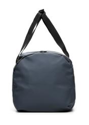 Granatowa torba podróżna TORMN-0412-7D(W26), widok produktu z boku na białym tle.