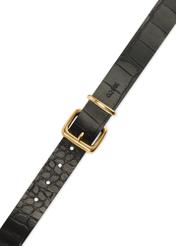 Czarny skórzany pasek damski croco PASDS-0312A-97(Z25), widok na zapięcie produktu na białym tle.