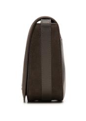 Brązowa zamszowa listonoszka damska TORES-1398-1I(Z26), widok produktu z boku na białym tle.