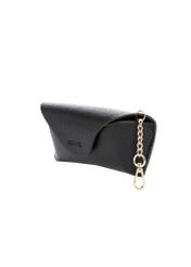 Czarne etui na okulary POREC-0435-99(W26), widok produktu skosem na białym tle.