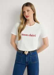 Biały T-shirt damski z nadrukiem TSHDT-0152-0B(W26), widok produktu od przodu na modelce, widoczna połowa sylwetki.