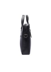 Czarna skórzana torba na laptopa TORMS-0496-99(W26) - widok produktu z boku, na białym tle. 