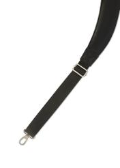 Czarna skórzana torba męska TORMS-0483-99(Z25), zbliżenie na pasek produktu, widok na białym tle.