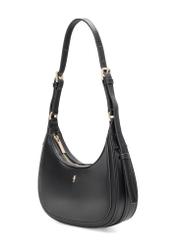 Czarna mała torebka hobo TOREC-1136-99(W26), widok produktu skosem na białym tle.