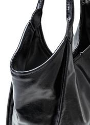 Czarna torebka damska shopper TOREC-1122-9F(W26), zbliżenie na detal produktu na białym tle.