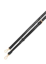Czarna mała torebka croco TOREC-1331-9G(Z26) - zbliżenie na detal na białym tle. 