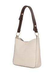 Torebka damska hobo w kolorze ecru TOREC-1257-0B(Z26). Widok produktu skosem na białym tle.