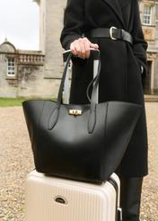 Czarna torebka damska typu shopper TOREC-1375-99(Z26)