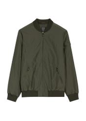 Męska kurtka bomberka w kolorze khaki KURMT-0413-8D(W26) - widok produktu z przodu, na białym tle. 