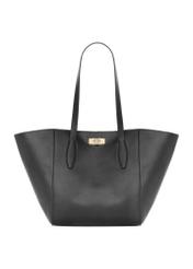 Czarna torebka damska typu shopper TOREC-1375-99(Z26). Widok od przodu na białym tle.