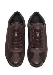 Ciemnobrązowe skórzane sneakersy damskie BUTYD-1293-1I(Z26) - widok produktu z góry, na białym tle. 