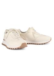 Skórzane sneakersy damskie w kolorze kremowym BUTYD-1270-0B(W26), widok produktu skosem na białym tle.