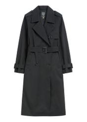 Długa czarna kurtka damska w formie płaszcza KURDT-0512-99(W26) - widok produktu z przodu, na białym tle. 