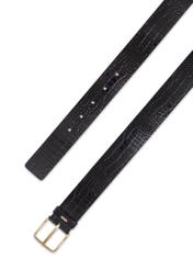 Czarny skórzany pasek damski croco PASDS-0357-9G(Z26) - zbliżenie na detal, na białym tle. 