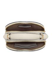 Beżowa torebka z monogramem w kształcie serca TOREC-1028-81(W25)-04