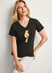 Czarny t-shirt damski TSHDT-0149-99(Z25), widok produktu przodem na modelce, widoczna połowa sylwetki.