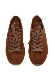 Jasnobrązowe zamszowe sneakersy damskie BUTYD-1348-1G(Z26), widok produktu z przodu na białym tle.
